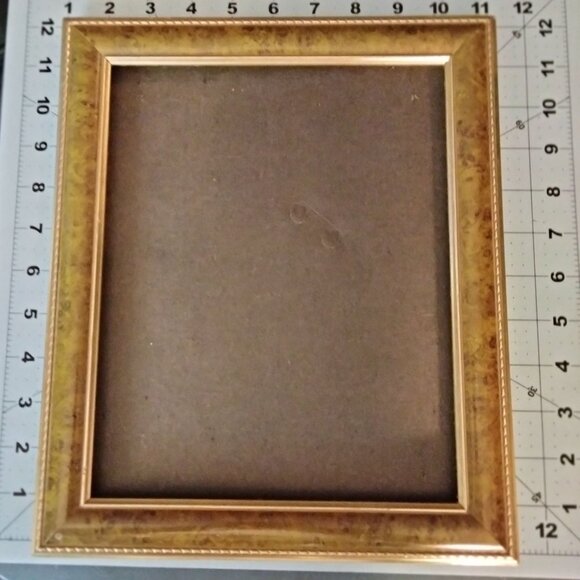 Vintage Gold Tone Ornate Picture Frame With Easel Stand 8x10 Photo - Picture 3 of 6